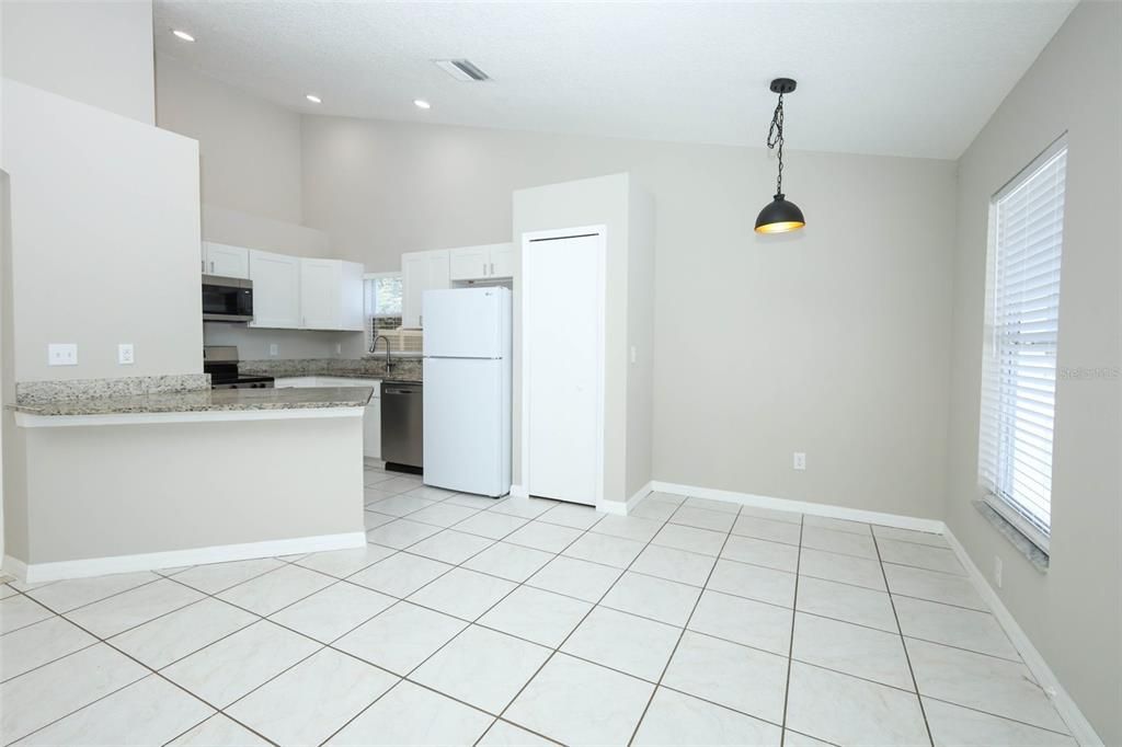 For Rent: $1,950 (3 beds, 2 baths, 1056 Square Feet)