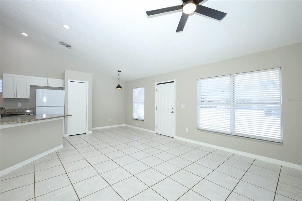For Rent: $1,950 (3 beds, 2 baths, 1056 Square Feet)