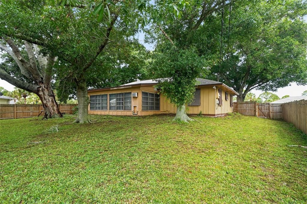 For Sale: $299,000 (3 beds, 2 baths, 2000 Square Feet)