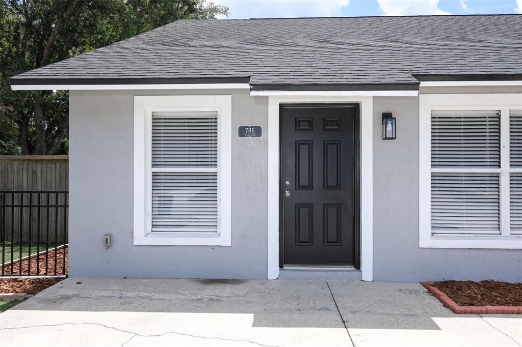 For Rent: $2,100 (3 beds, 2 baths, 1056 Square Feet)