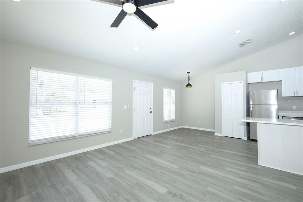 For Rent: $2,100 (3 beds, 2 baths, 1056 Square Feet)