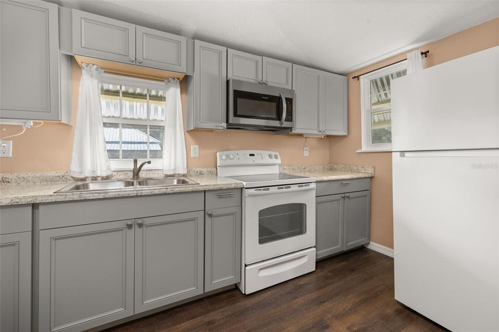 Active With Contract: $375,000 (3 beds, 2 baths, 1346 Square Feet)