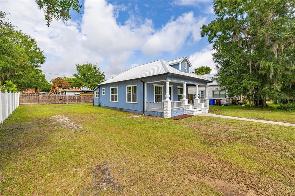 Active With Contract: $375,000 (3 beds, 2 baths, 1346 Square Feet)