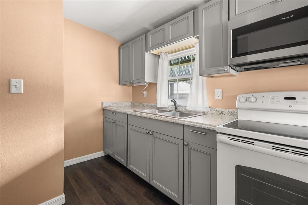 Active With Contract: $375,000 (3 beds, 2 baths, 1346 Square Feet)