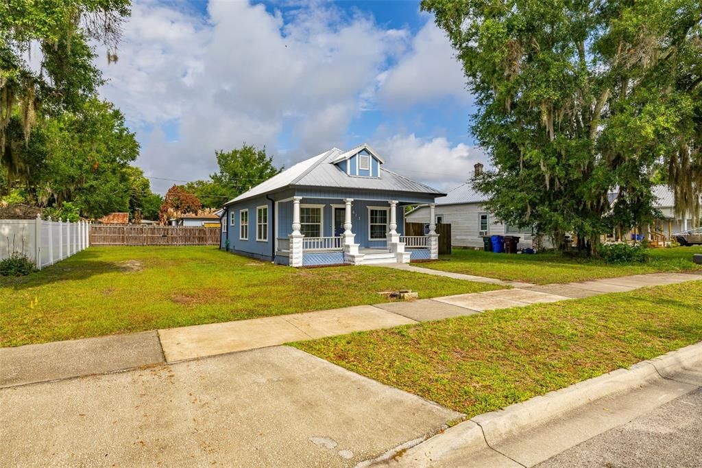 Active With Contract: $375,000 (3 beds, 2 baths, 1346 Square Feet)