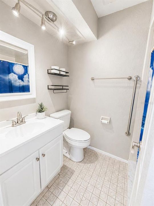For Rent: $1,600 (2 beds, 1 baths, 784 Square Feet)