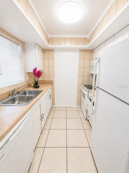 For Rent: $1,600 (2 beds, 1 baths, 784 Square Feet)