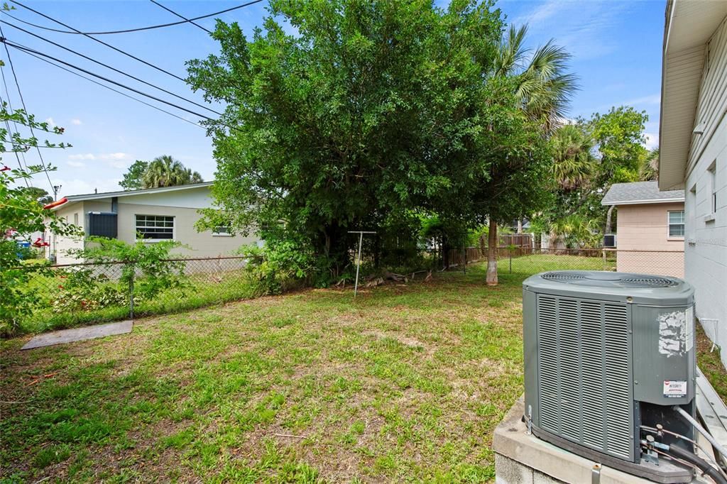 Activo con contrato: $215,000 (2 camas, 1 baños, 945 Pies cuadrados)