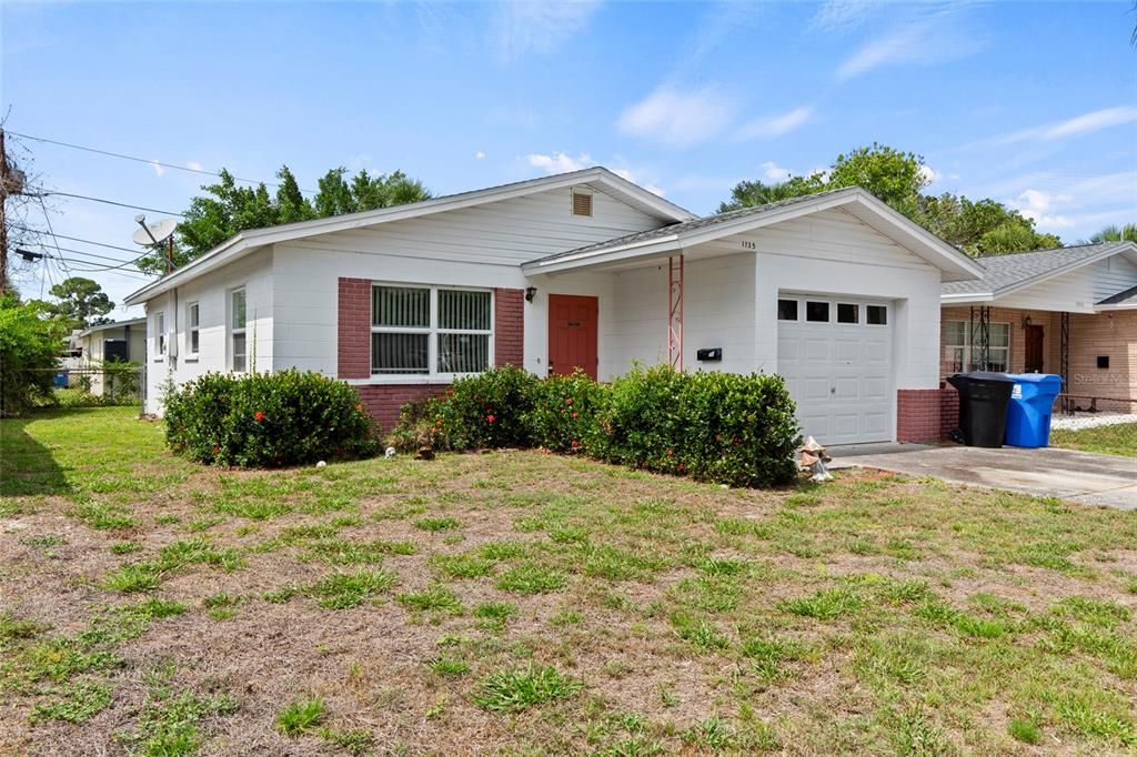 Activo con contrato: $215,000 (2 camas, 1 baños, 945 Pies cuadrados)
