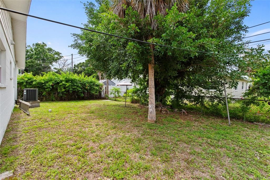 Activo con contrato: $215,000 (2 camas, 1 baños, 945 Pies cuadrados)