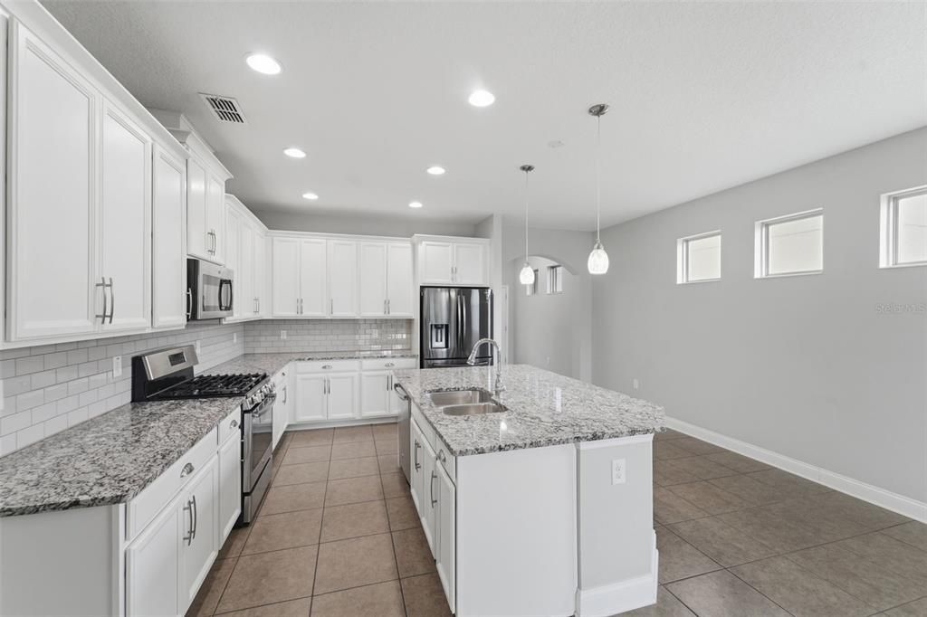 For Sale: $424,900 (3 beds, 2 baths, 2112 Square Feet)