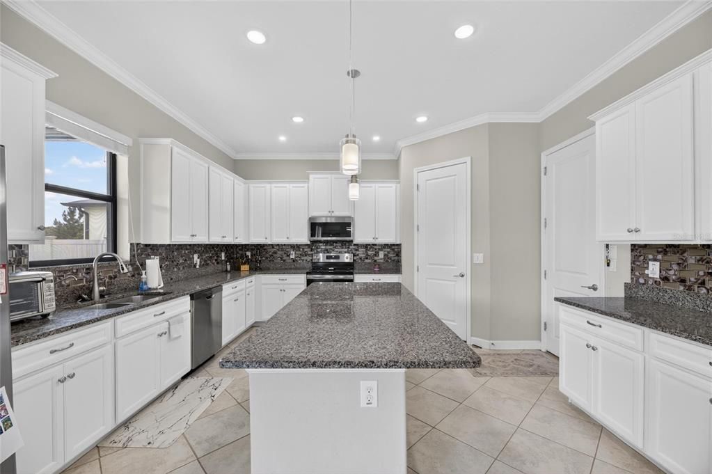 For Rent: $3,400 (5 beds, 3 baths, 2964 Square Feet)