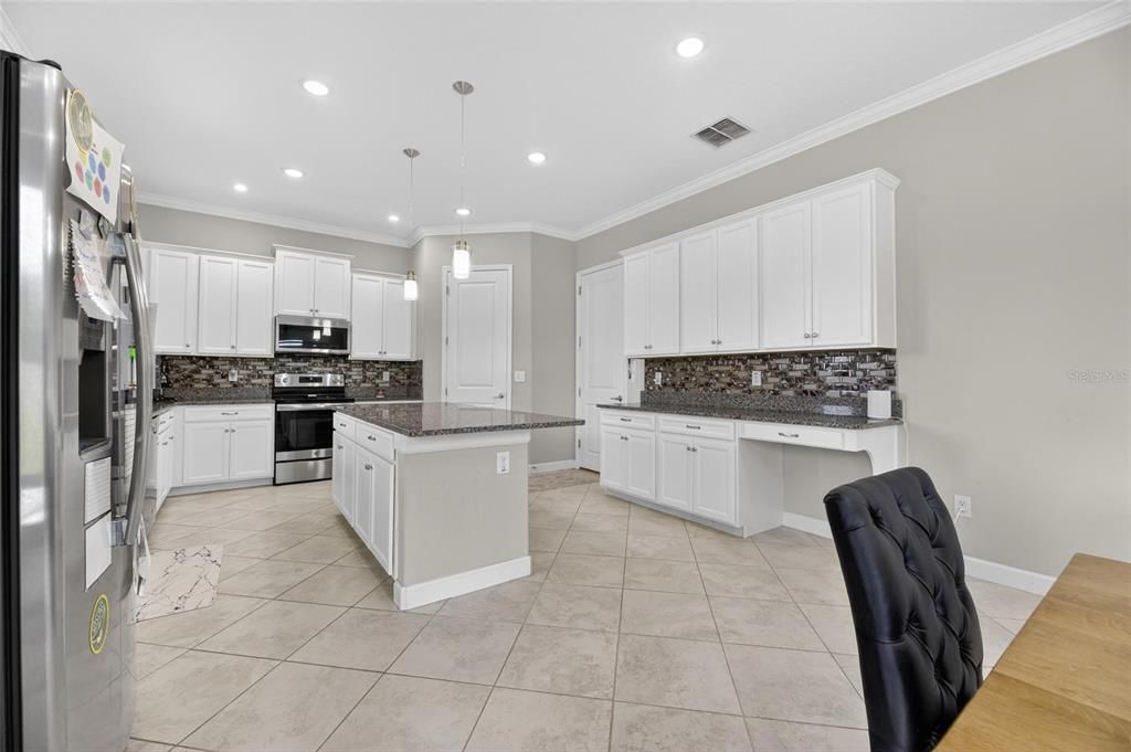For Rent: $3,400 (5 beds, 3 baths, 2964 Square Feet)