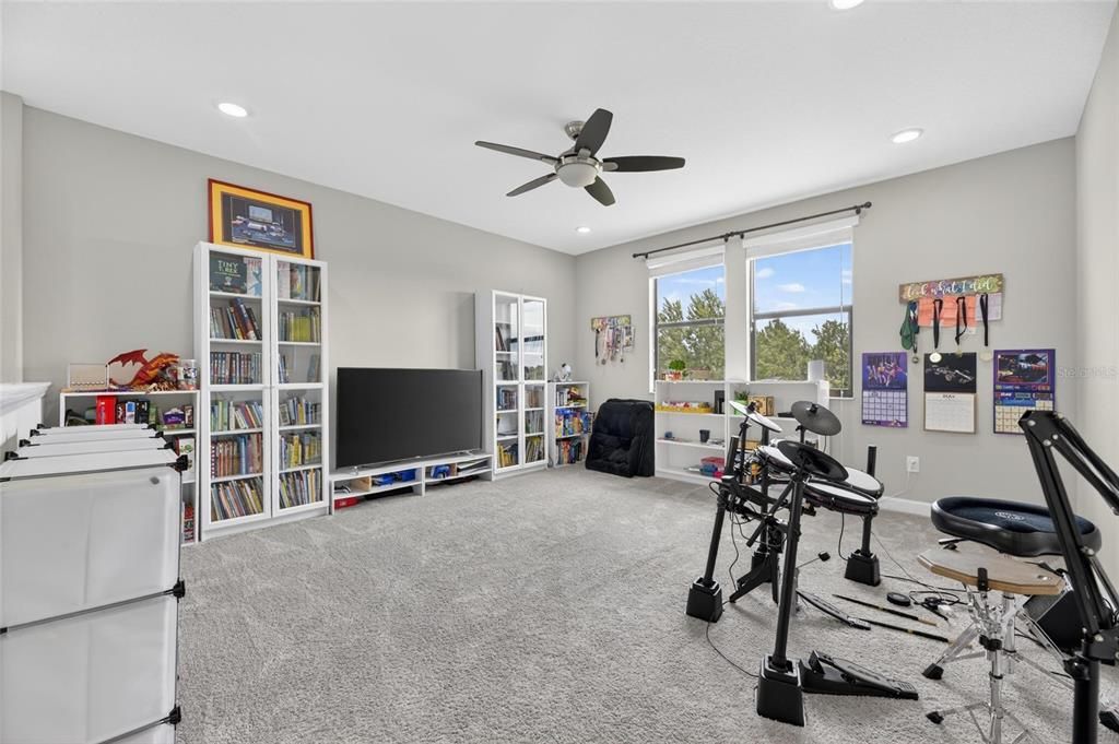 For Rent: $3,400 (5 beds, 3 baths, 2964 Square Feet)