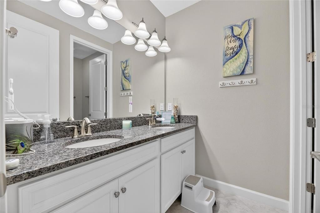 For Rent: $3,400 (5 beds, 3 baths, 2964 Square Feet)