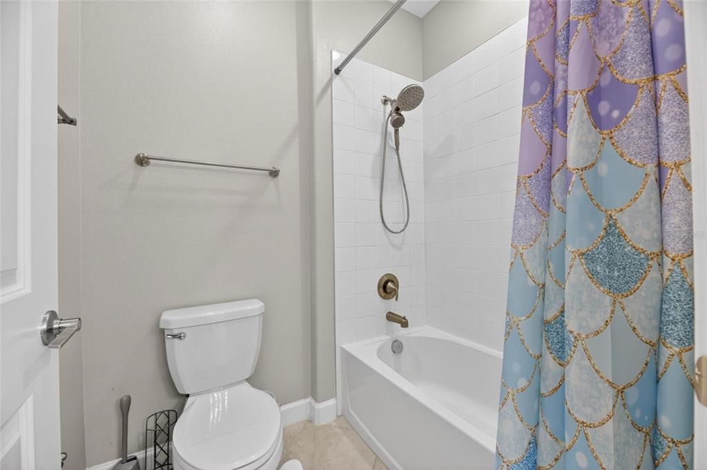 For Rent: $3,400 (5 beds, 3 baths, 2964 Square Feet)