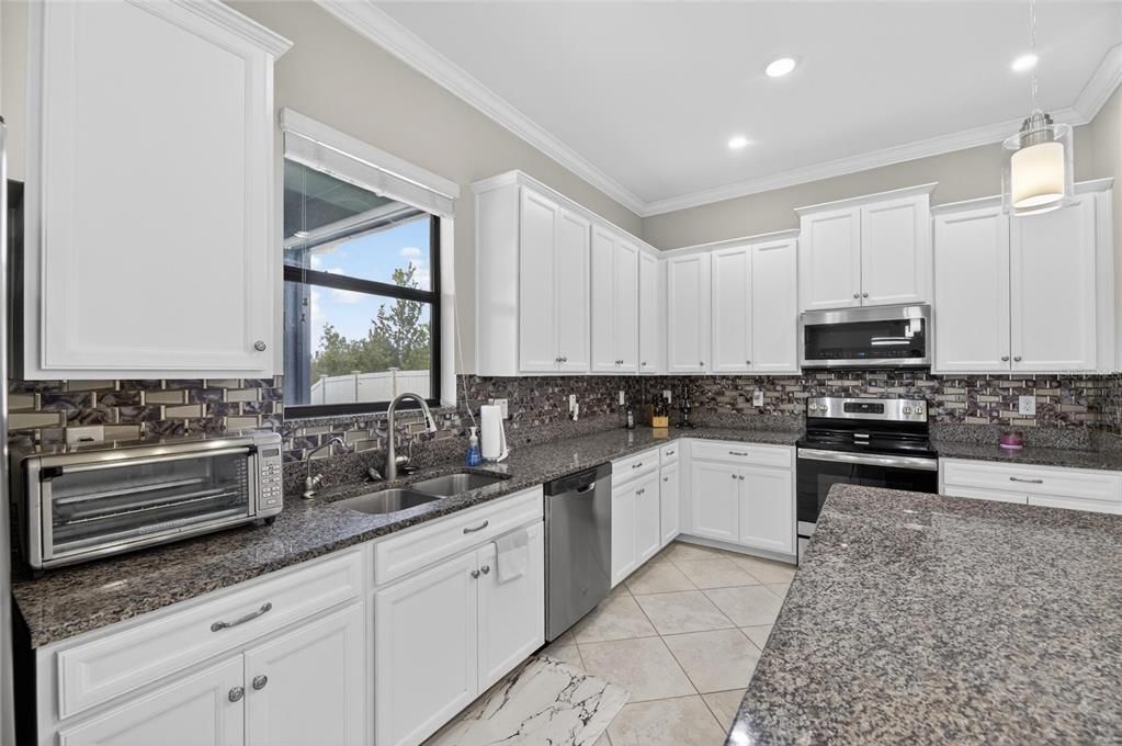 For Rent: $3,400 (5 beds, 3 baths, 2964 Square Feet)