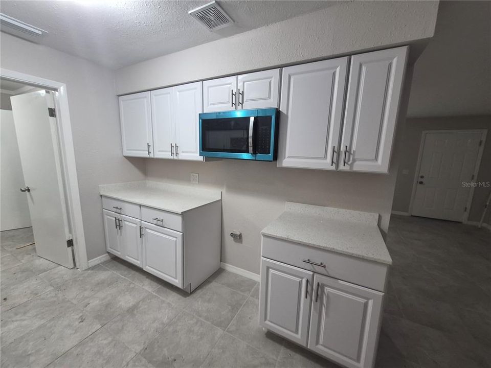 For Rent: $1,695 (4 beds, 2 baths, 900 Square Feet)