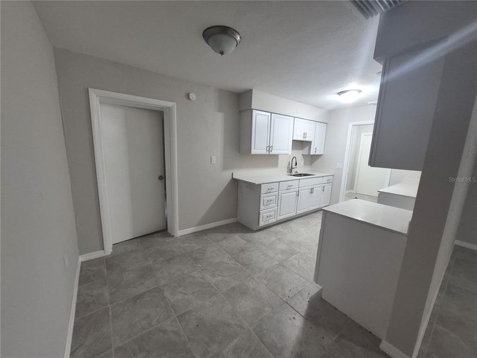 For Rent: $1,695 (4 beds, 2 baths, 900 Square Feet)