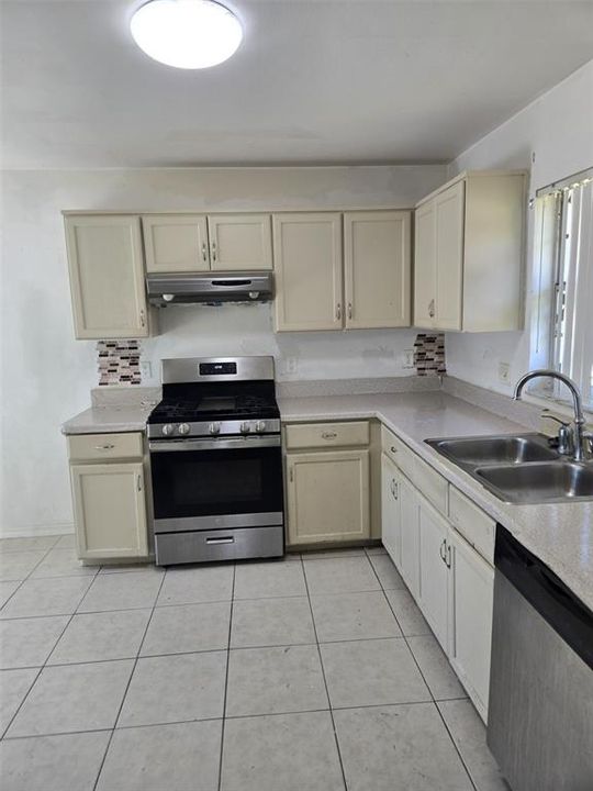 En Venta: $315,000 (3 camas, 2 baños, 1377 Pies cuadrados)