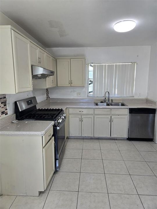 En Venta: $315,000 (3 camas, 2 baños, 1377 Pies cuadrados)