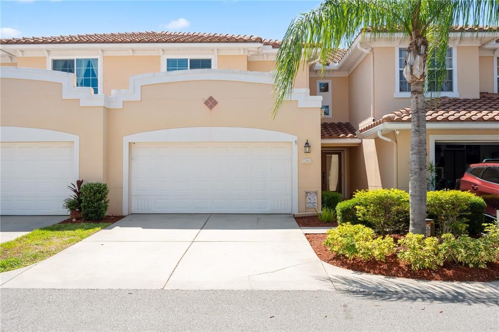 For Sale: $550,000 (3 beds, 2 baths, 2281 Square Feet)