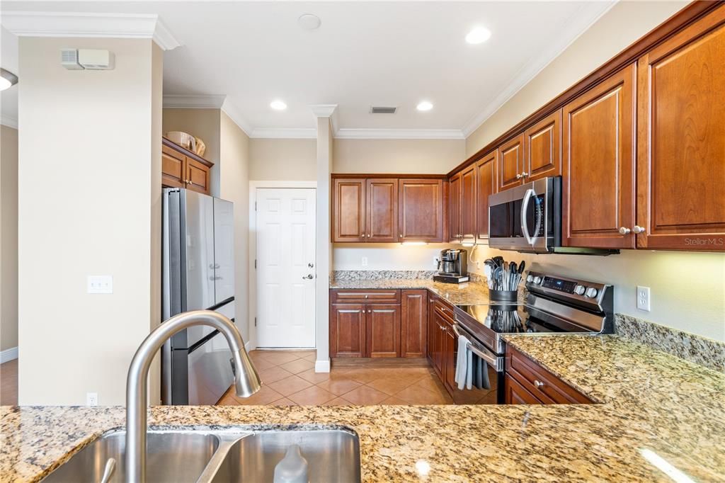 For Sale: $550,000 (3 beds, 2 baths, 2281 Square Feet)