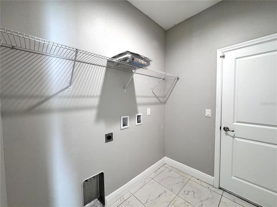 En Renta: $2,399 (4 camas, 2 baños, 1660 Pies cuadrados)