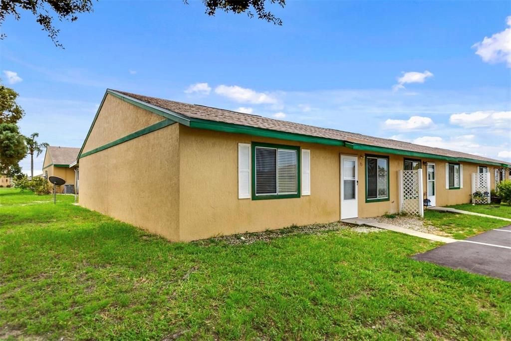 Activo con contrato: $159,900 (3 camas, 2 baños, 1073 Pies cuadrados)