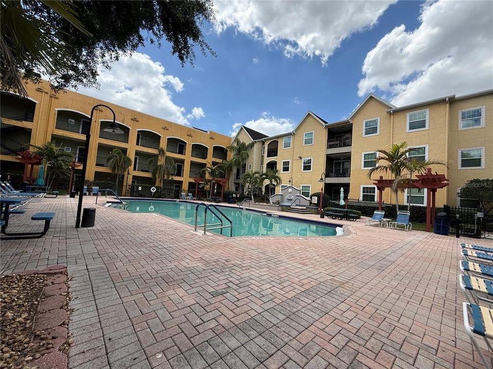For Sale: $259,999 (2 beds, 2 baths, 1146 Square Feet)