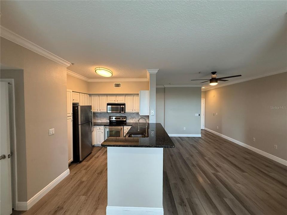 For Sale: $259,999 (2 beds, 2 baths, 1146 Square Feet)