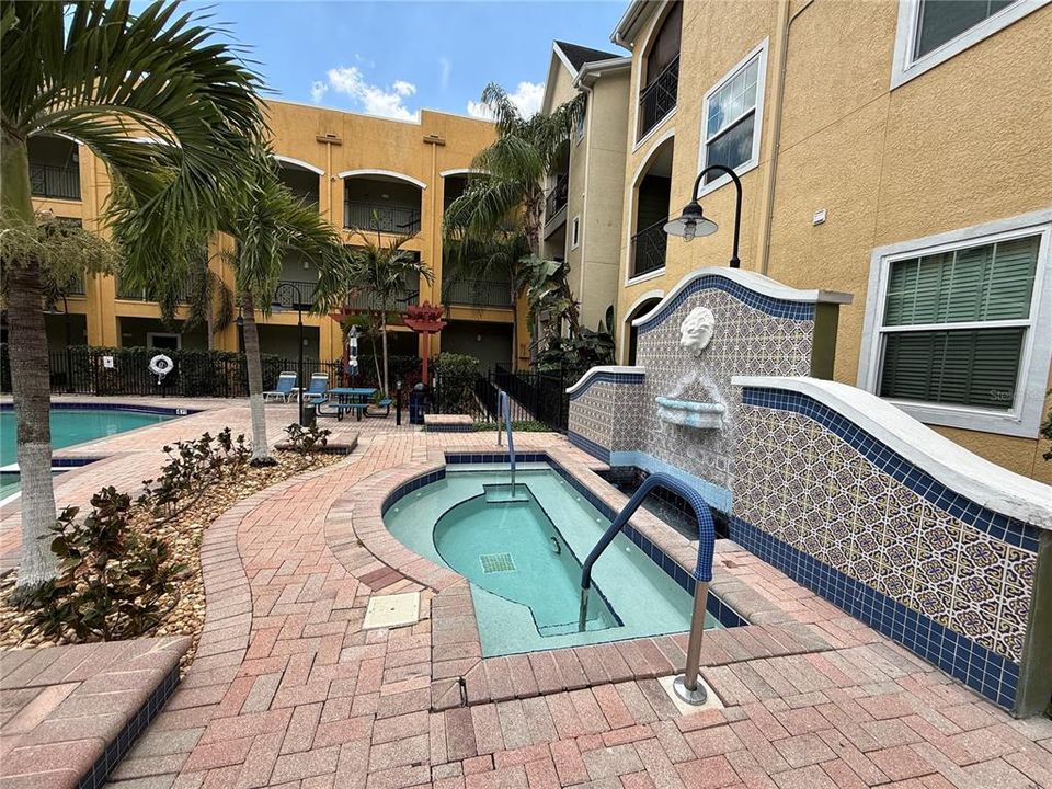 For Sale: $259,999 (2 beds, 2 baths, 1146 Square Feet)