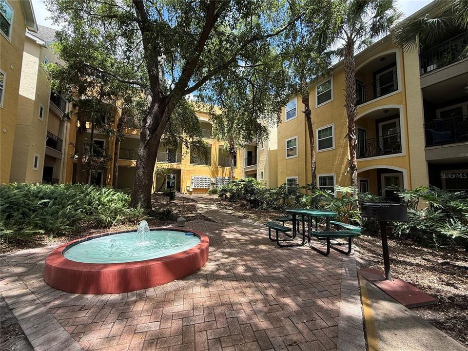 For Sale: $259,999 (2 beds, 2 baths, 1146 Square Feet)