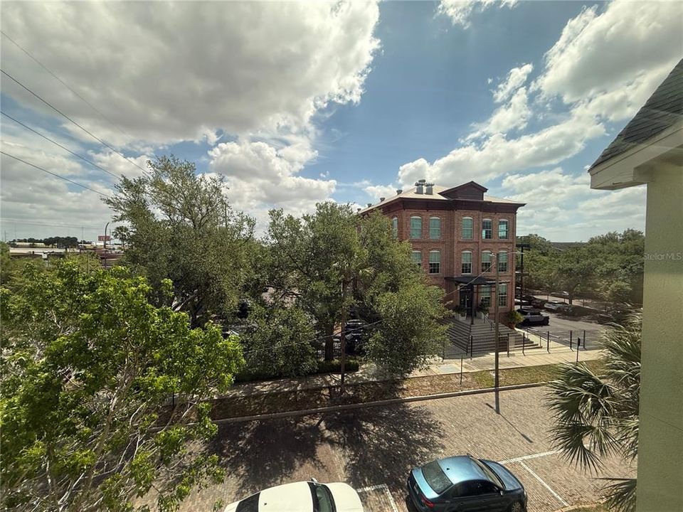 For Sale: $259,999 (2 beds, 2 baths, 1146 Square Feet)