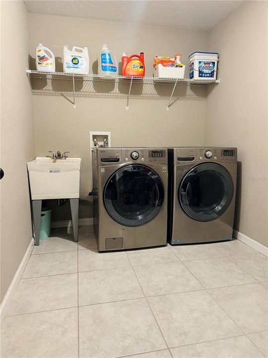 En Renta: $2,800 (4 camas, 3 baños, 2791 Pies cuadrados)
