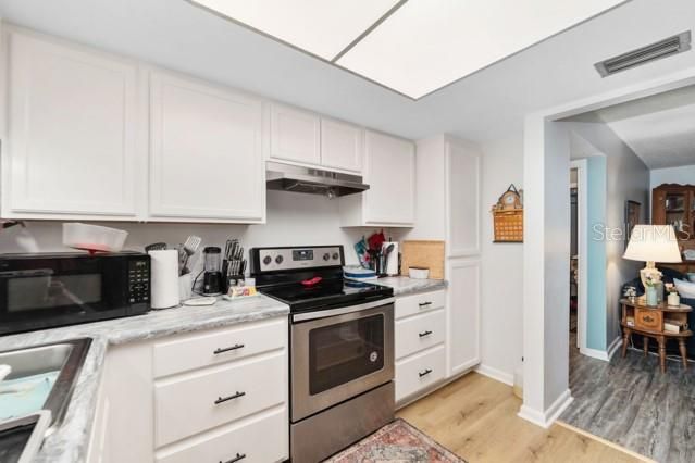 На продажу: $139,900 (2 спален, 1 ванн, 1058 Квадратных фут)