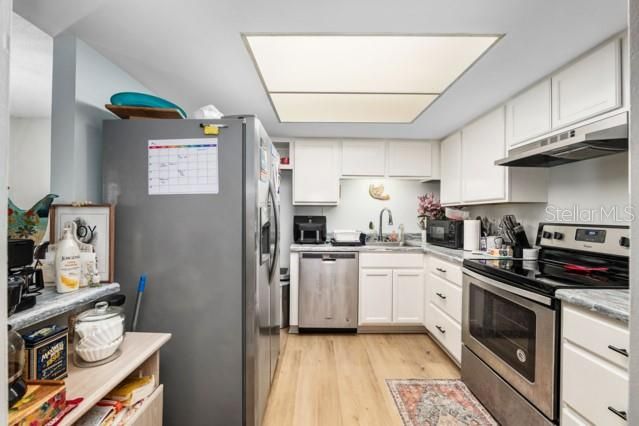 На продажу: $139,900 (2 спален, 1 ванн, 1058 Квадратных фут)
