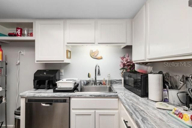 На продажу: $139,900 (2 спален, 1 ванн, 1058 Квадратных фут)