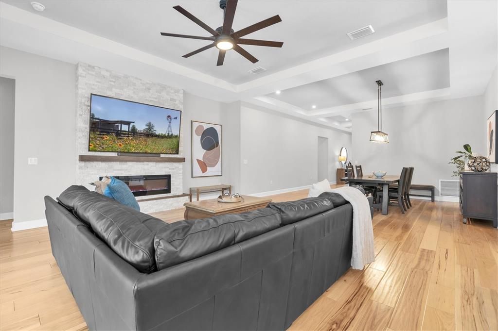 Active With Contract: $935,000 (4 beds, 3 baths, 2755 Square Feet)