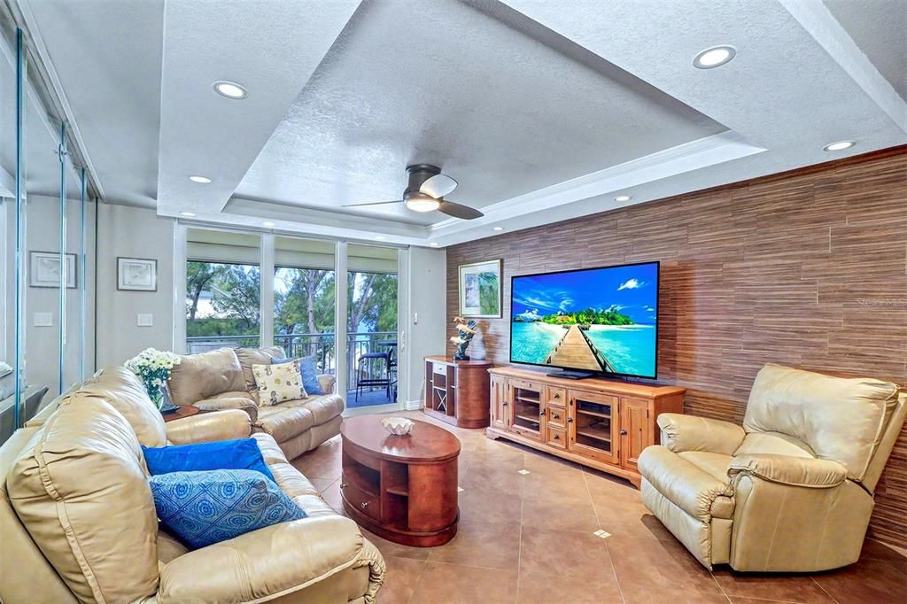 For Sale: $1,000,000 (3 beds, 2 baths, 1530 Square Feet)