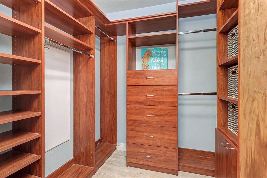 For Sale: $1,000,000 (3 beds, 2 baths, 1530 Square Feet)