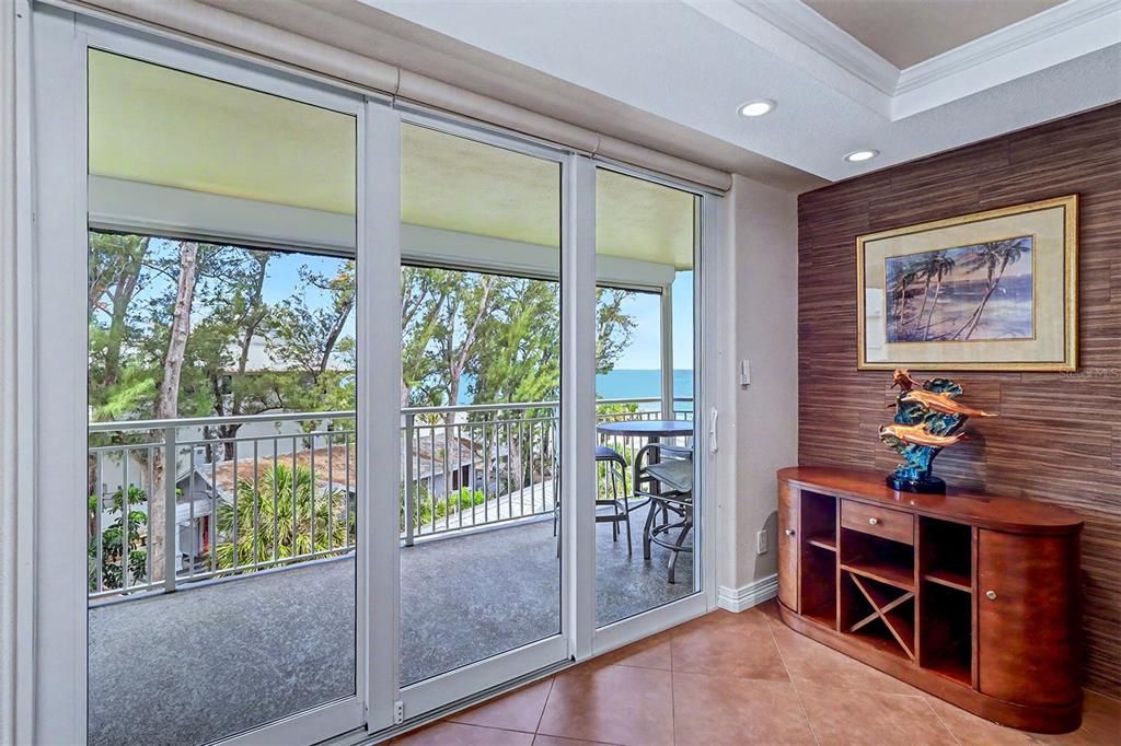 For Sale: $1,000,000 (3 beds, 2 baths, 1530 Square Feet)