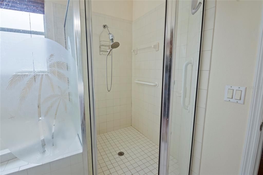Под контрактом: $299,999 (2 спален, 2 ванн, 2211 Квадратных фут)