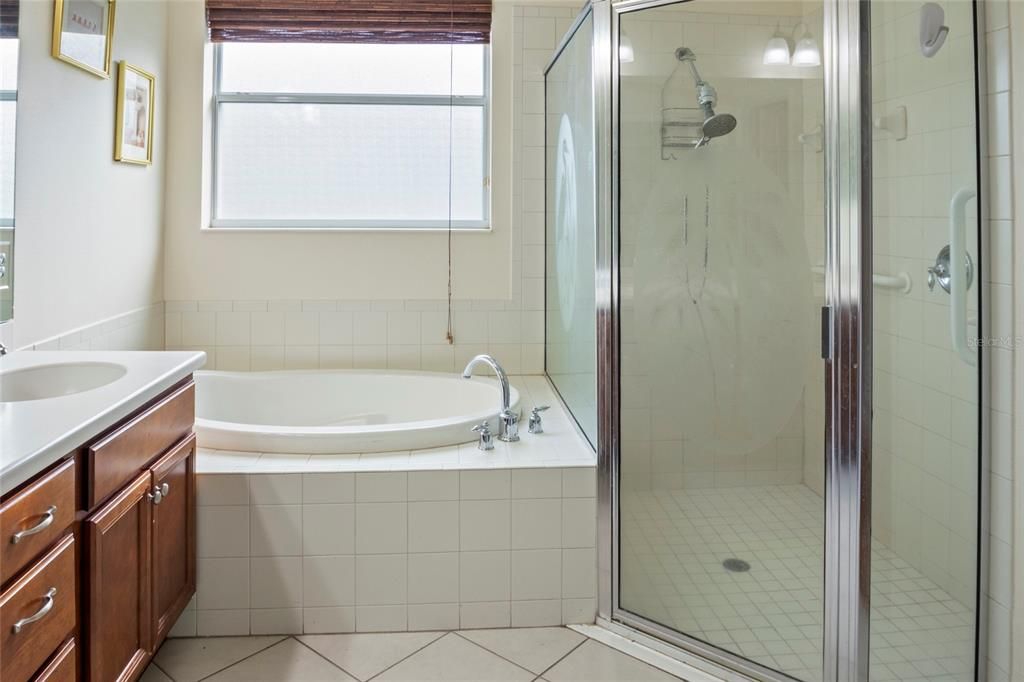 Под контрактом: $299,999 (2 спален, 2 ванн, 2211 Квадратных фут)