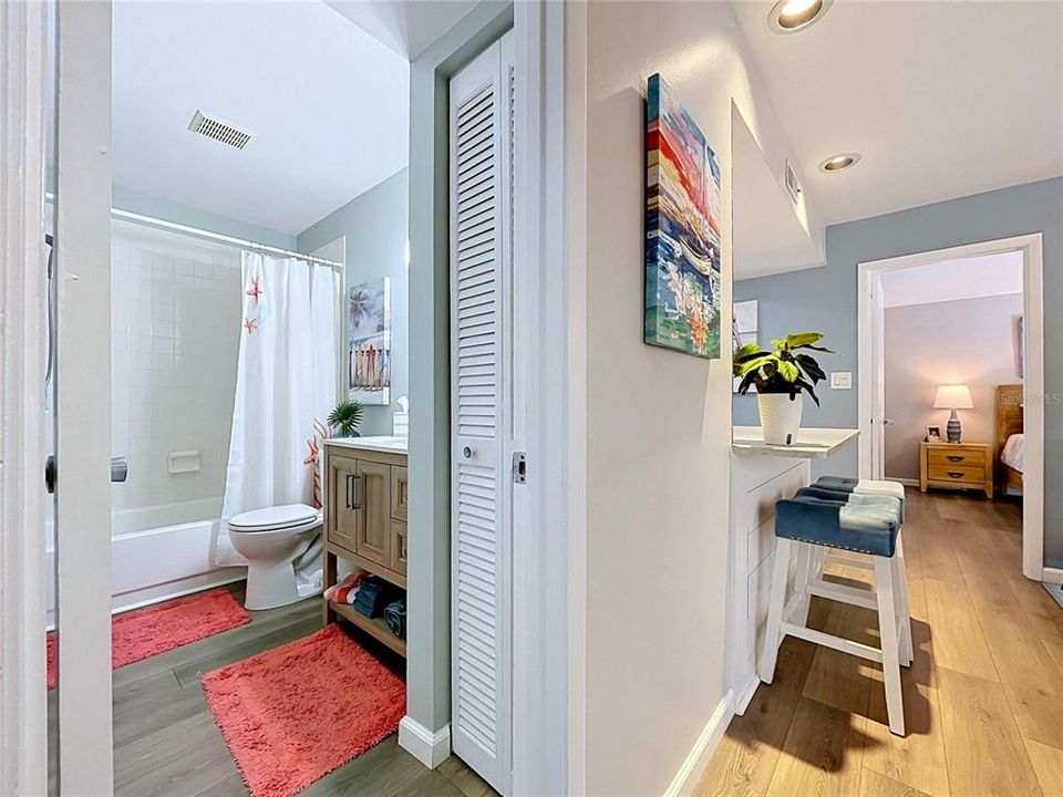 For Sale: $249,500 (2 beds, 2 baths, 1050 Square Feet)
