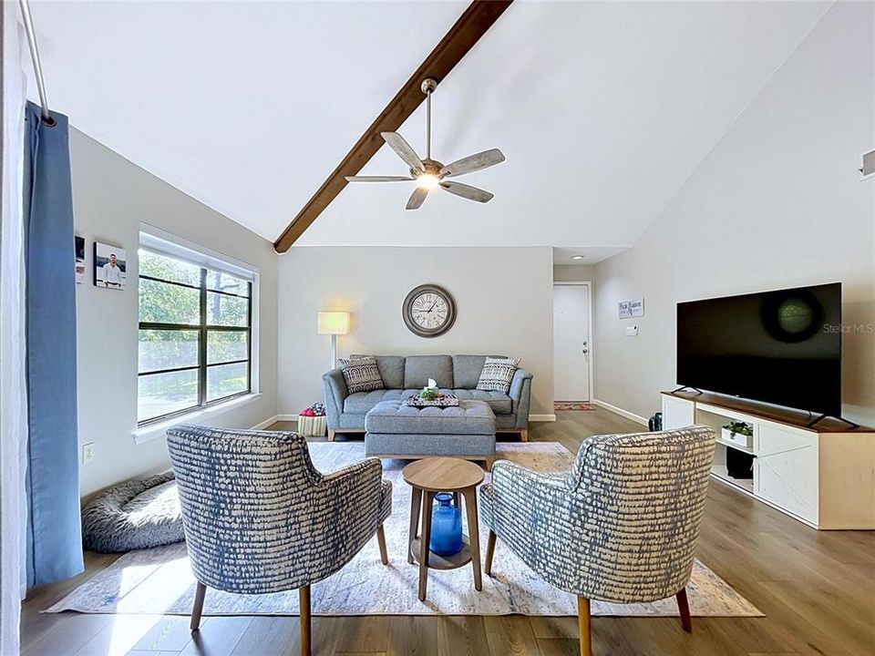 For Sale: $249,500 (2 beds, 2 baths, 1050 Square Feet)