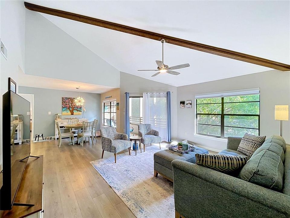For Sale: $249,500 (2 beds, 2 baths, 1050 Square Feet)