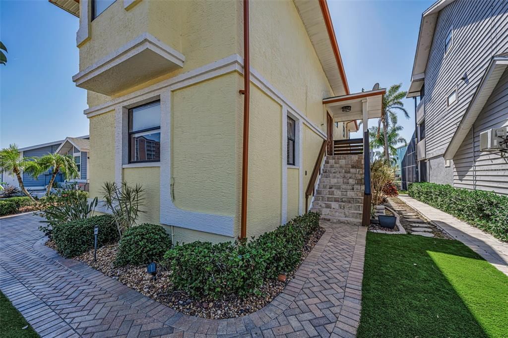 En Venta: $744,900 (4 camas, 3 baños, 3228 Pies cuadrados)