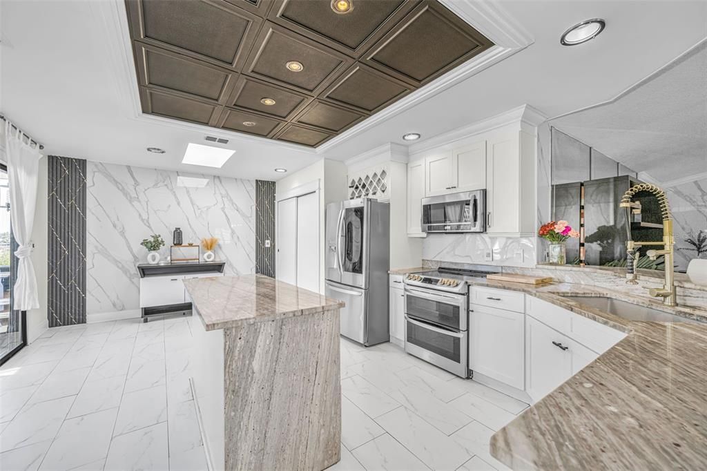 En Venta: $744,900 (4 camas, 3 baños, 3228 Pies cuadrados)