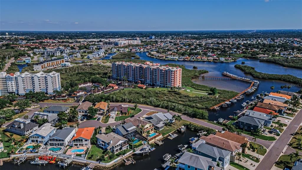 En Venta: $744,900 (4 camas, 3 baños, 3228 Pies cuadrados)